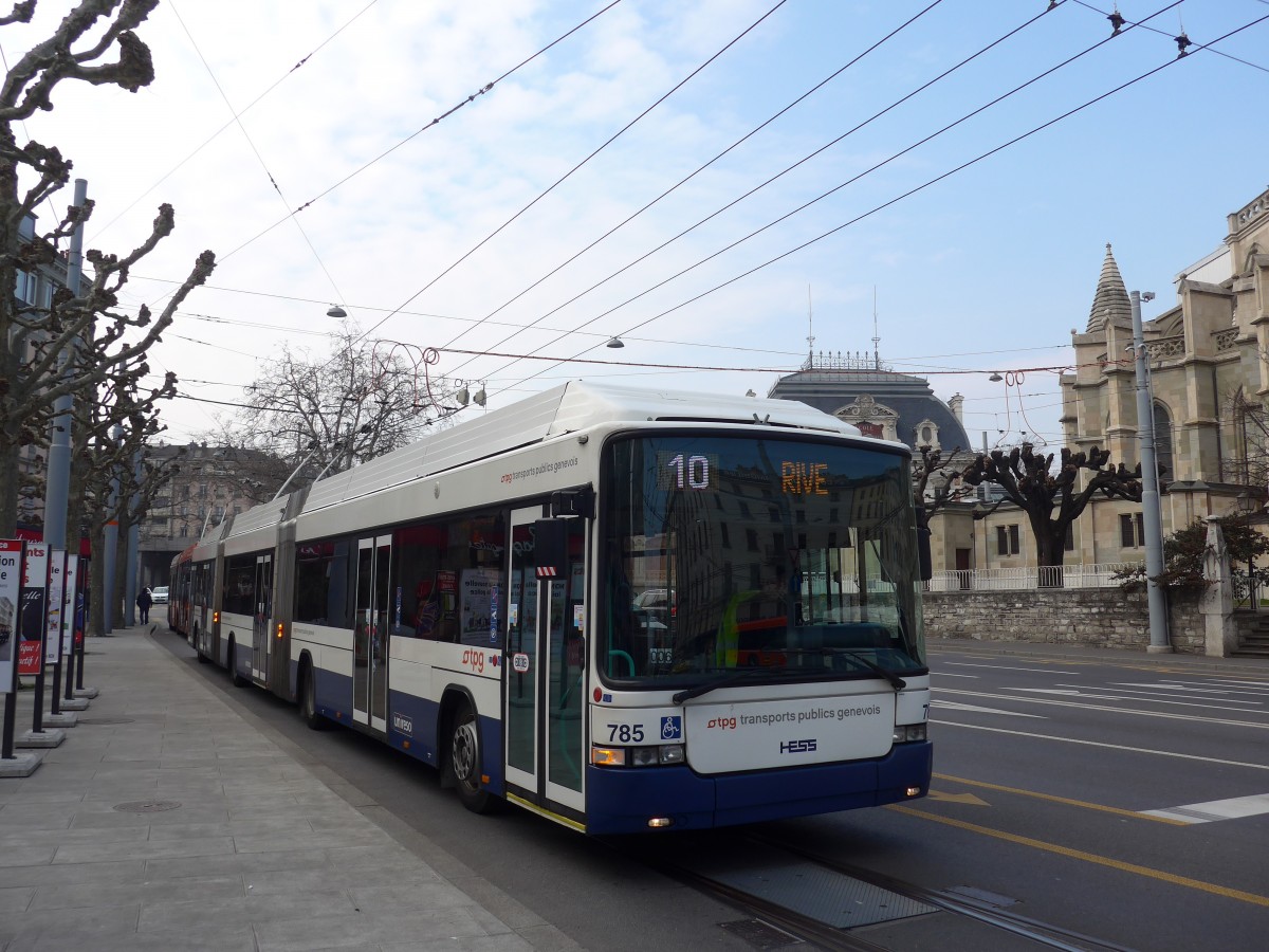 (159'132) - TPG Gen�ve - Nr. 785 - Hess/Hess Doppelgelenktrolleybus am 14. M�rz 2015 in Gen�ve, Place des Vingt-Deux-Cantons