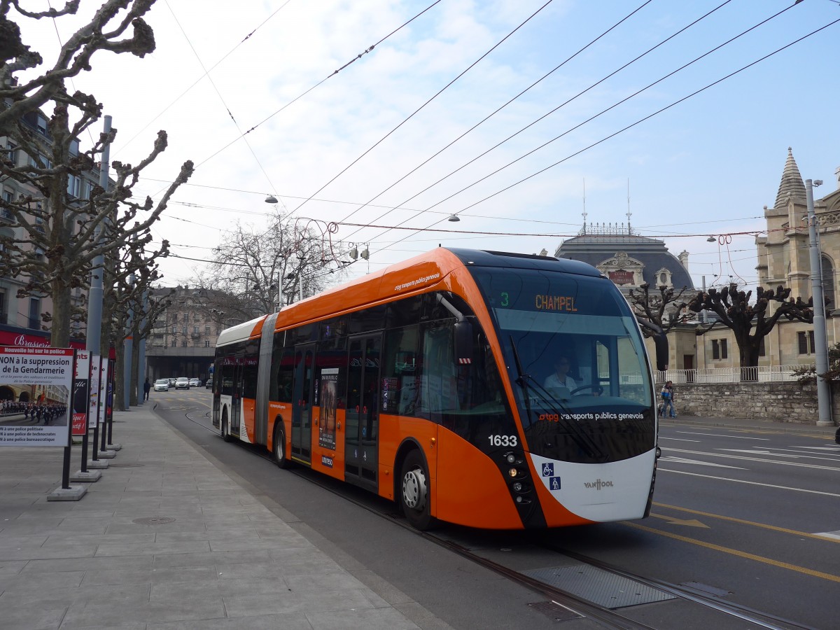 (159'133) - TPG Gen�ve - Nr. 1633 - Van Hool Gelenktrolleybus am 14. M�rz 2015 in Gen�ve, Place des Vingt-Deux-Cantons