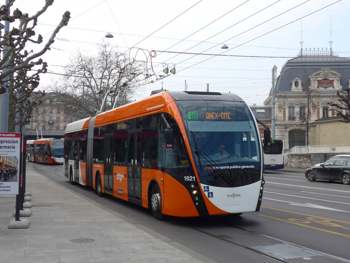 (159'143) - TPG Gen�ve - Nr. 1621 - Van Hool Gelenktrolleybus am 14. M�rz 2015 in Gen�ve, Place des Vingt-Deux-Cantons