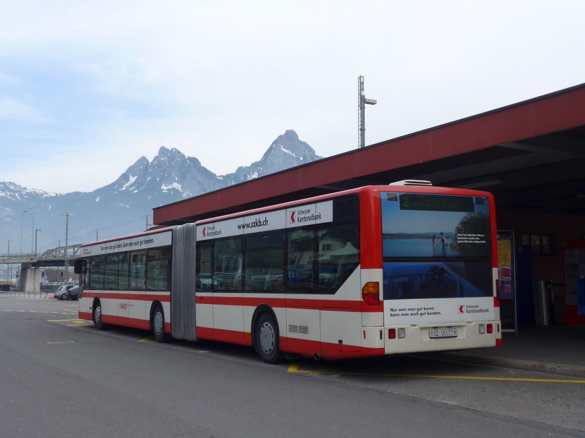 (159'249) - AAGS Schwyz - Nr. 17/SZ 10'117 - Mercedes am 17. M�rz 2015 beim Bahnhof Brunnen