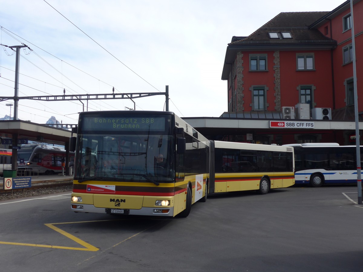 (159'258) - AAGS Schwyz - Nr. 81/SZ 118'681 - MAN (ex STI Thun Nr. 90) am 17. M�rz 2015 beim Bahnhof Arth-Goldau