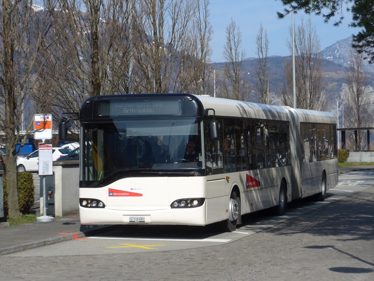 (159'299) - AAGs Schwyz - Nr. 85/SZ 118'685 - Solaris (ex VR La Chaux-de-Fonds Nr. 261) am 18. M�rz 2015 beim Bahnhof Fl�elen