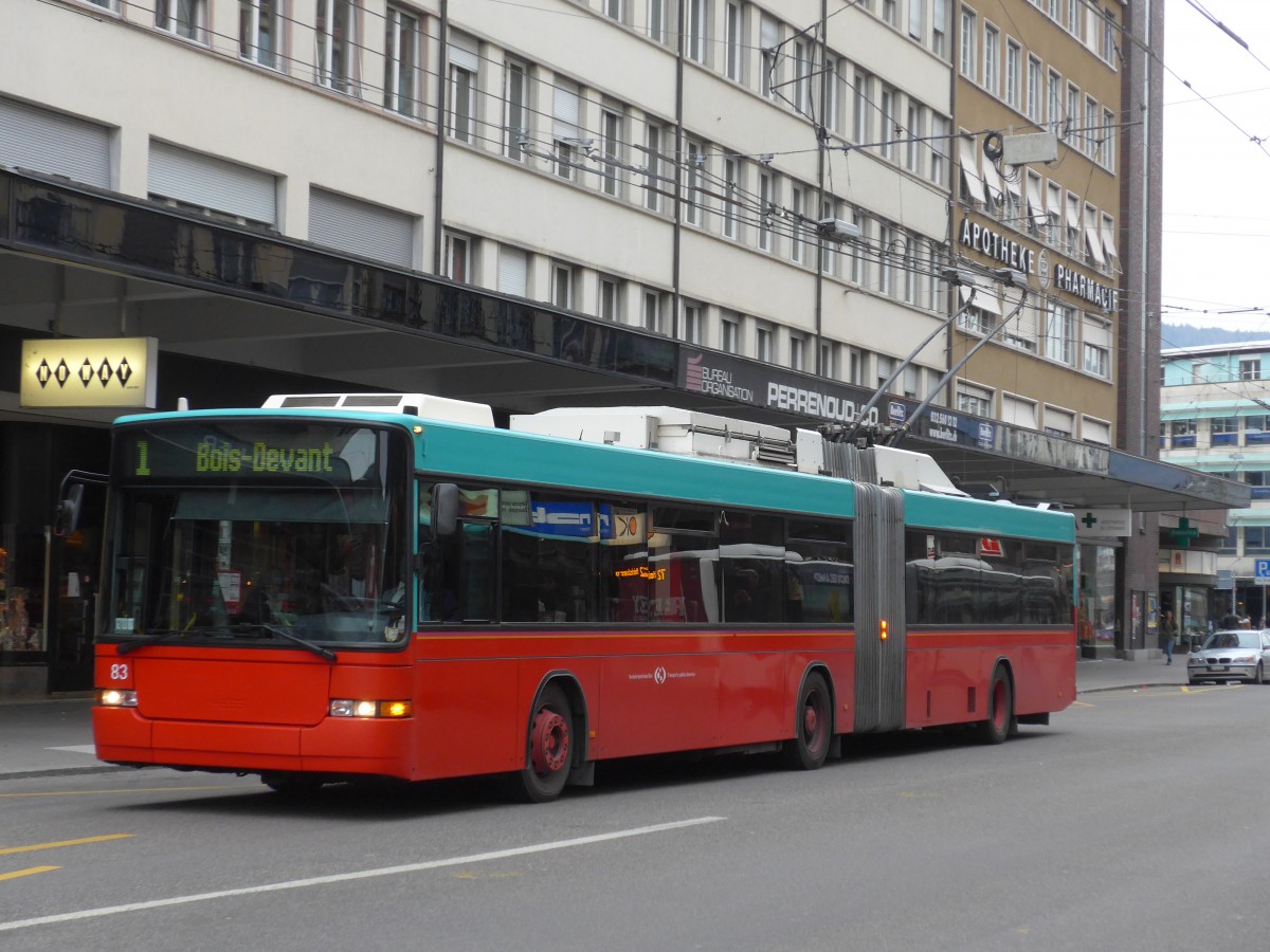 (159'522) - VB Biel - Nr. 83 - NAW/Hess Gelenktrolleybus am 28. M�rz 2015 beim Bahnhof Biel