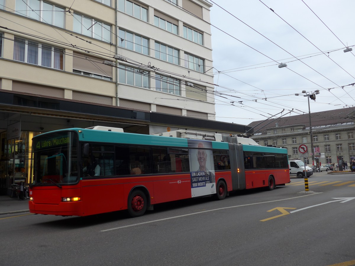 (159'524) - VB Biel - Nr. 88 - NAW/Hess Gelenktrolleybus am 28. M�rz 2015 beim Bahnhof Biel