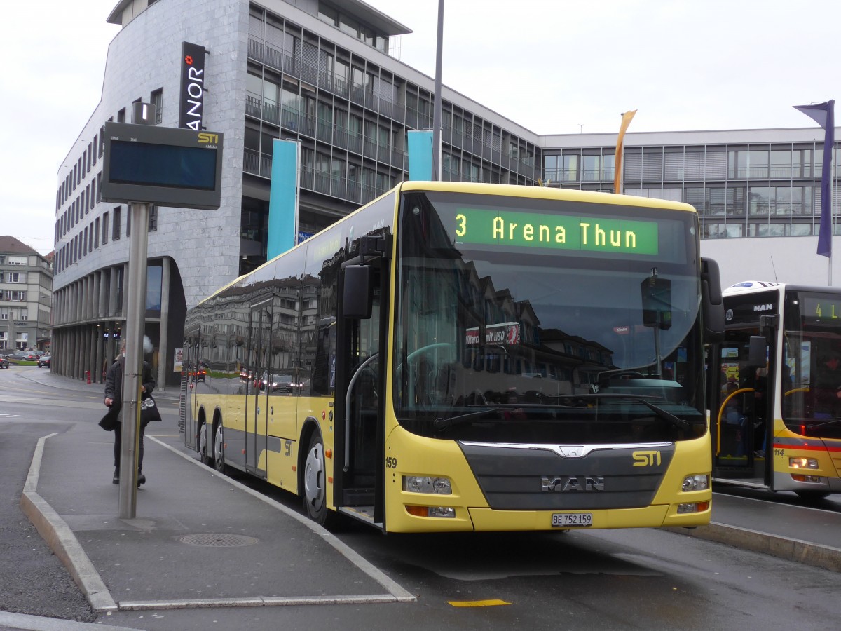 (159'529) - STI Thun - Nr. 159/BE 752'159 - MAN am 28. M�rz 2015 beim Bahnhof Thun