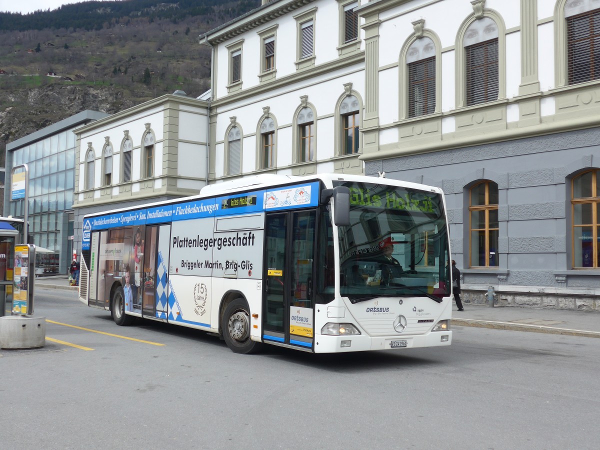 (159'672) - PostAuto Wallis - VS 241'961 - Mercedes am 5. April 2015 beim Bahnhof Brig