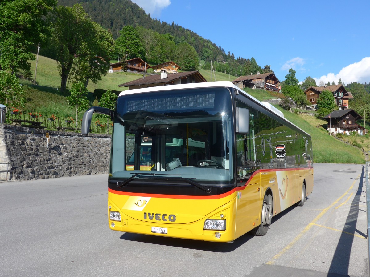 (161'234) - TPC Aigle - VD 1332 - Iveco am 27. Mai 2015 beim Bahnhof Le S�pey