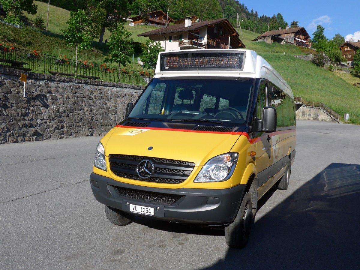 (161'235) - TPC Aigle - VD 1254 - Mercedes am 27. Mai 2015 beim Bahnhof Le S�pey
