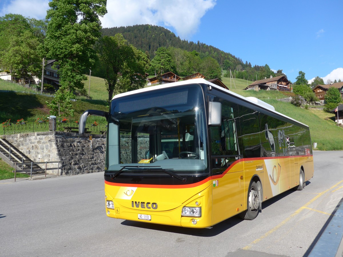 (161'238) - TPC Aigle - VD 1332 - Iveco am 27. Mai 2015 beim Bahnhof Le S�pey