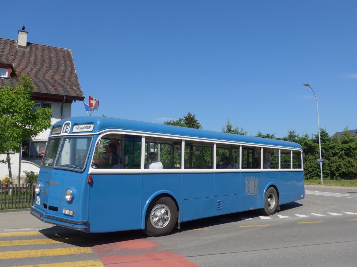 (161'759) - VBZ Z�rich (TMZ) - Nr. 324/ZH 66'324 - FBW/T�scher (ex Privat; ex VBZ Z�rich Nr. 324) am 6. Juni 2015 in Thayngen, Erlengasse