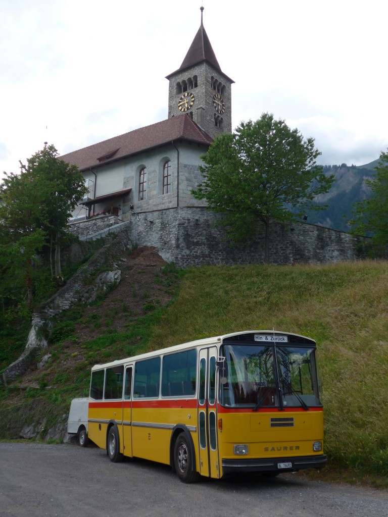 (162'059) - Ziegler, Pratteln - BL 76'492 - Saurer/T�scher (ex P 24'265) am 13. Juni 2015 in Brienz, Kirche