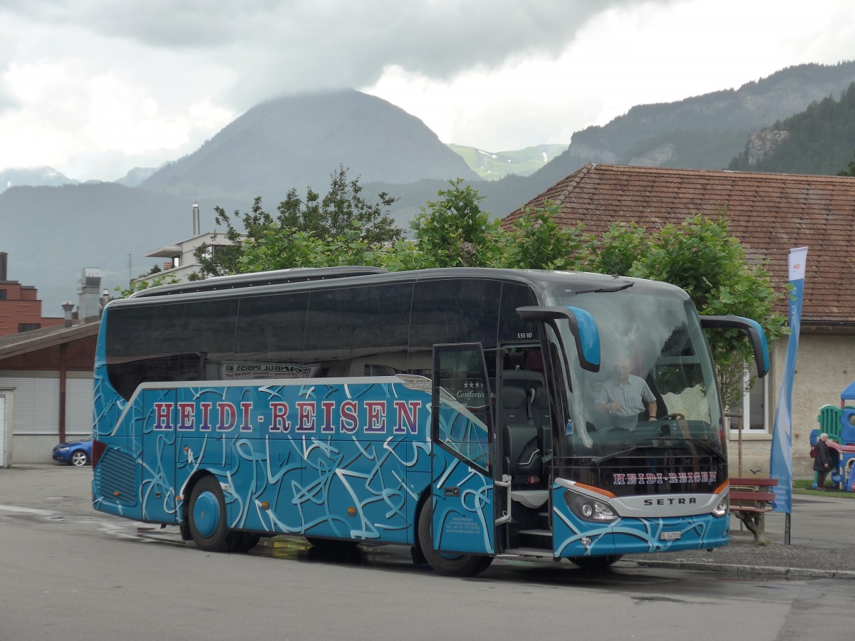 (162'406) - Heidi, Liesberg - BL 140'816 - Setra am 20. Juni 2015 beim Bahnhof Meiringen