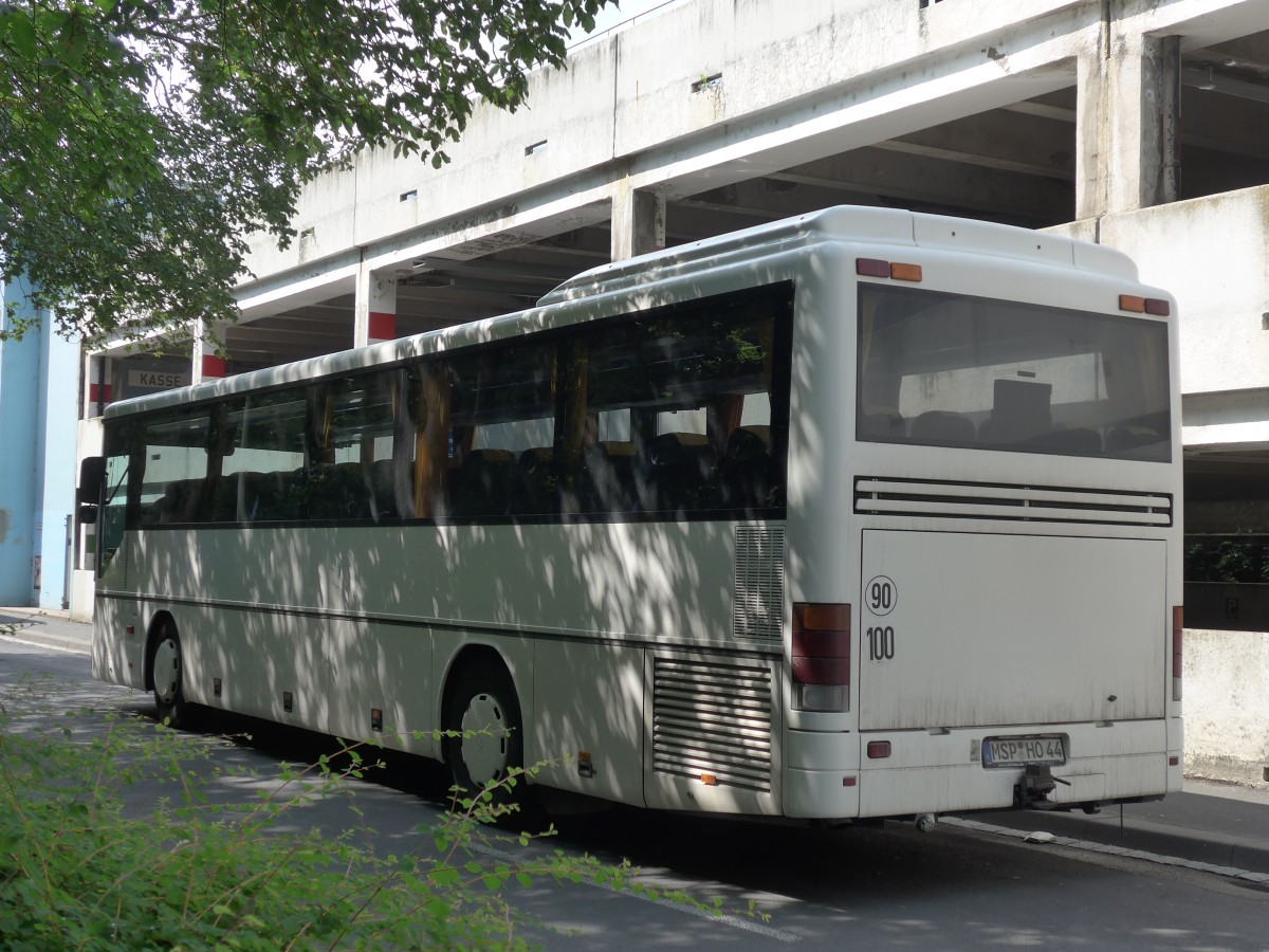 (162'705) - Hock, Steinfeld - MSP-HO 44 - Setra am 27. Juni 2015 beim Bahnhof W�rzburg