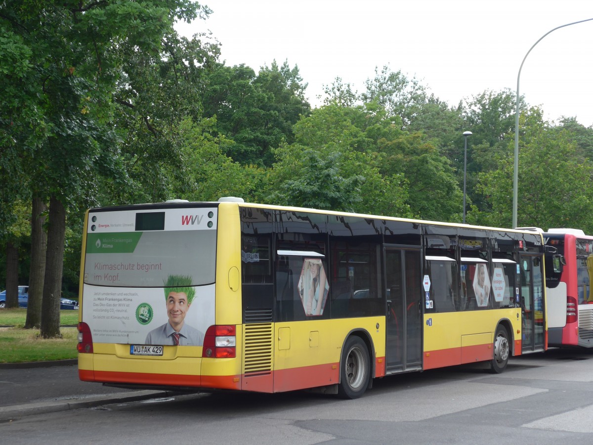 (162'717) - NVG W�rzburg - Nr. 429/W�-AK 429 - MAN am 27. Juni 2015 beim Bahnhof W�rzburg