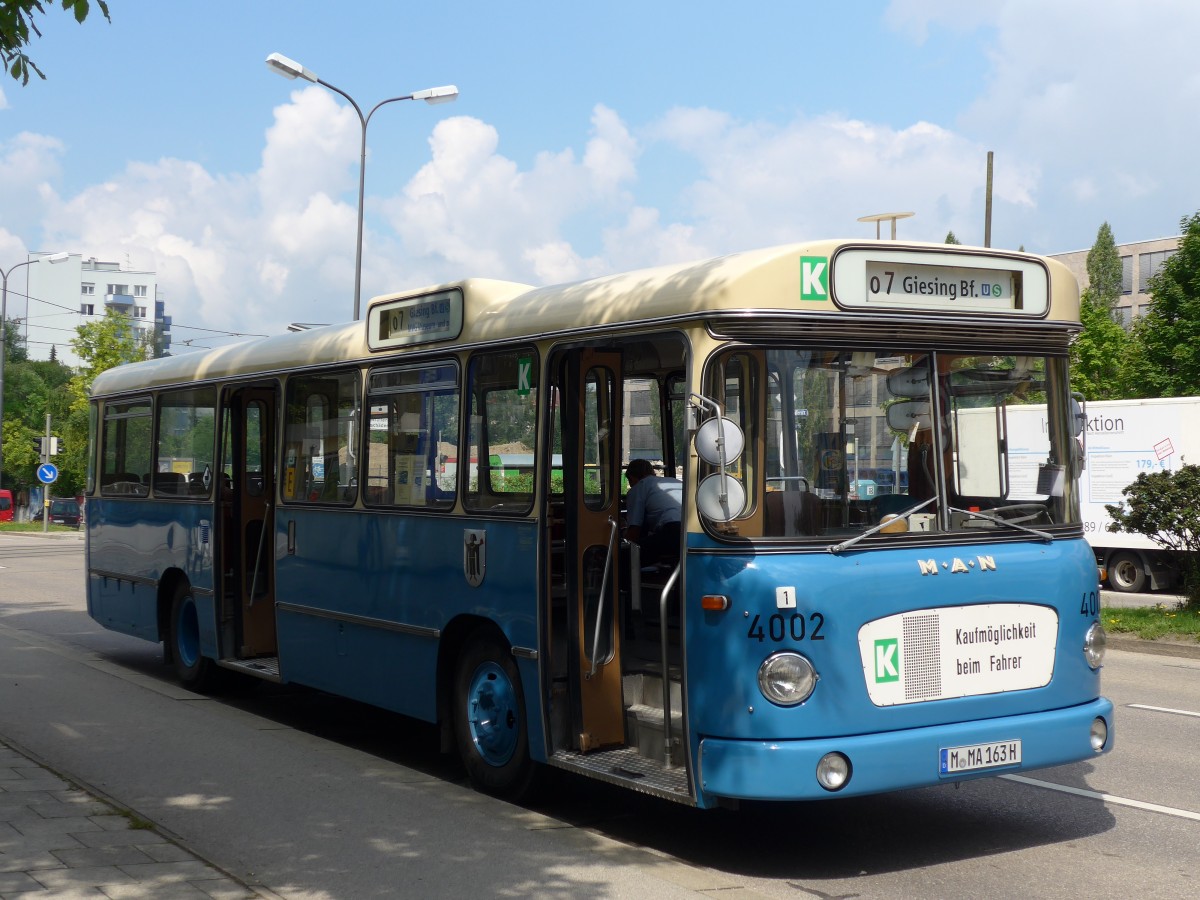 (162'801) - MVG M�nchen (OCM) - Nr. 4002/M-MA 163H - MAN am 28. Juni 2015 in M�nchen, MVG-Museum