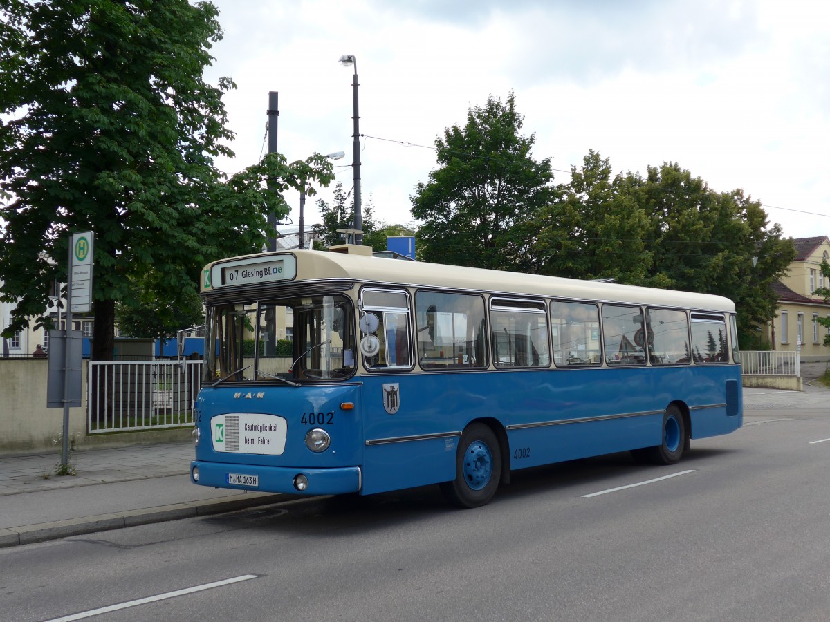 (162'840) - MVG M�nchen (OCM) - Nr. 4002/M-MA 163H - MAN am 28. Juni 2015 in M�nchen, MVG-Museum