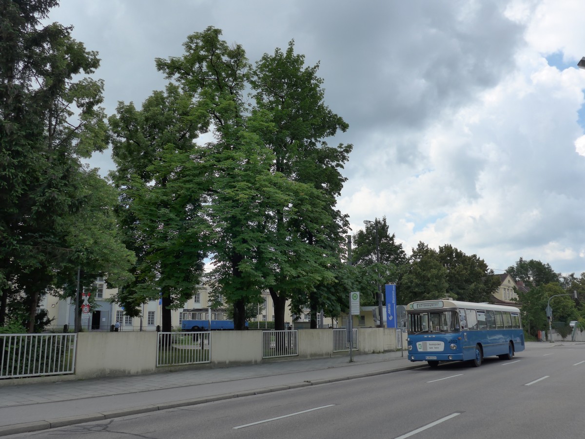 (162'842) - MVG M�nchen (OCM) - Nr. 4002/M-MA 163H - MAN am 28. Juni 2015 in M�nchen, MVG-Museum