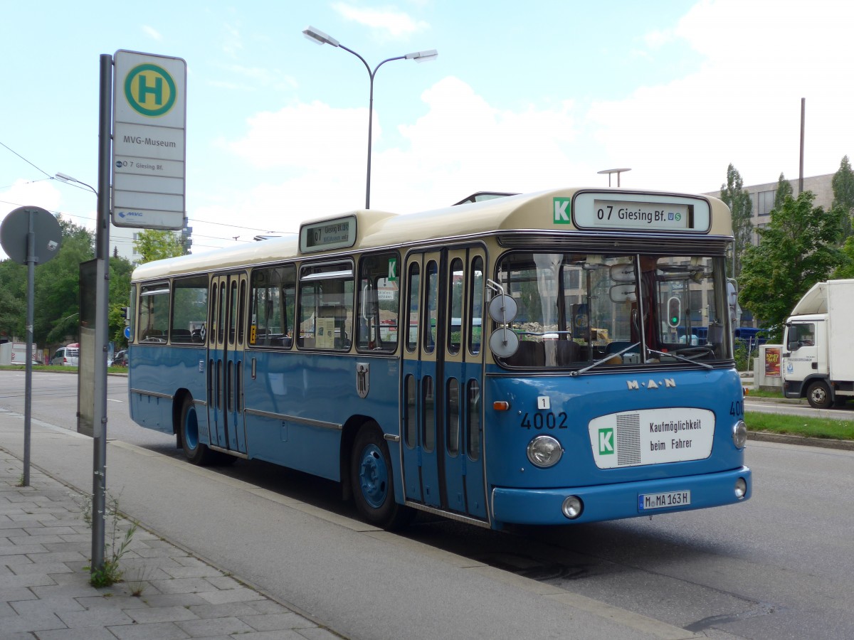 (162'843) - MVG M�nchen (OCM) - Nr. 4002/M-MA 163H - MAN am 28. Juni 2015 in M�nchen, MVG-Museum