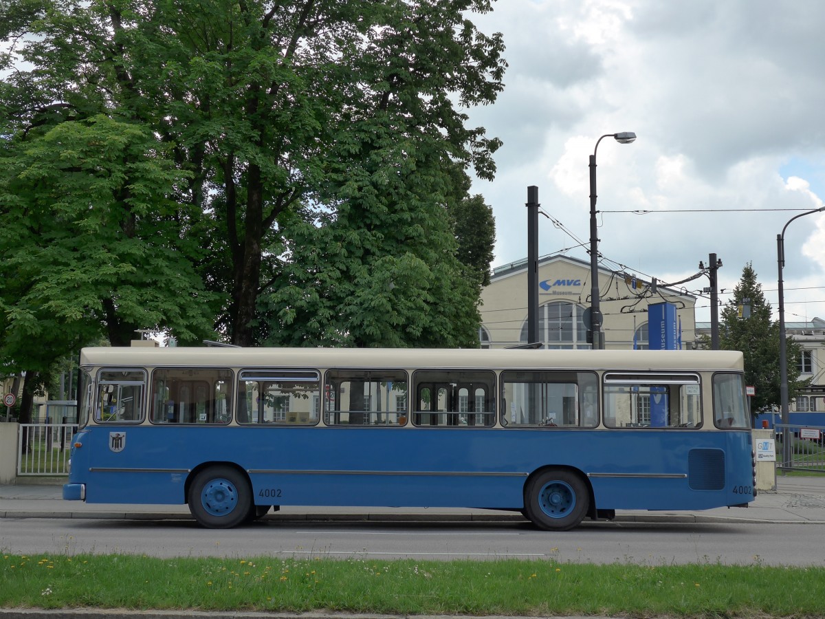 (162'844) - MVG M�nchen (OCM) - Nr. 4002/M-MA 163H - MAN am 28. Juni 2015 in M�nchen, MVG-Museum