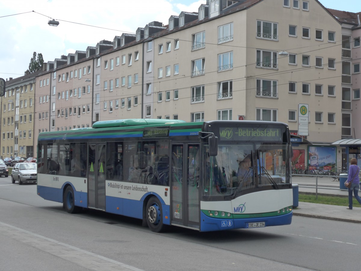(162'853) - Ettenhuber, M�nchen - EBE-JE 234 - Solaris am 28. Juni 2015 in M�nchen, Bahnhof Giesing