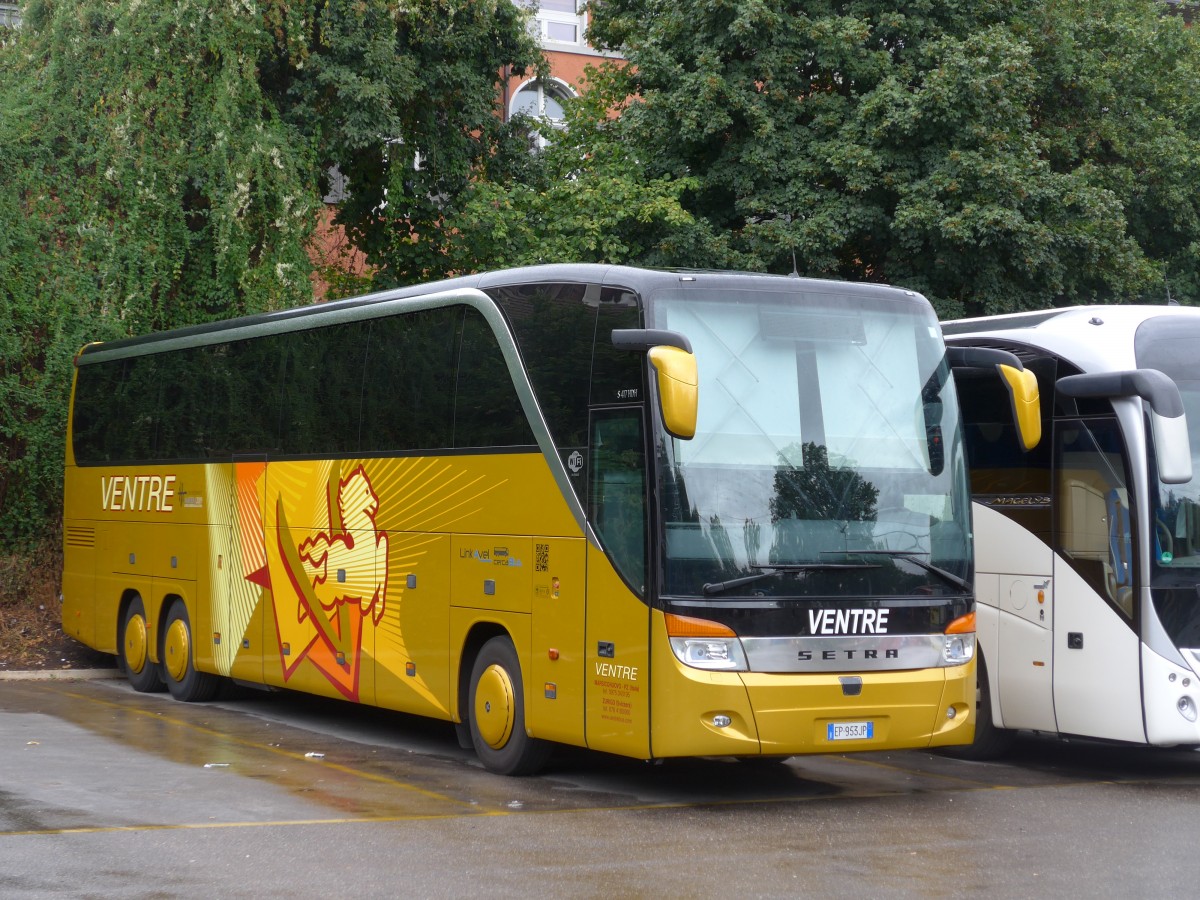 (163'445) - Aus Italien: Ventre, Marsiconuovo - EP-953 JP - Setra am 15. August 2015 in Z�rich, Sihlquai