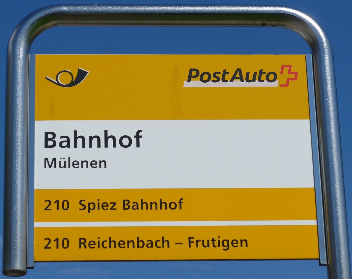 (163'708) - PostAuto-Haltestellenschild - M�lenen, Bahnhof - am 20. August 2015