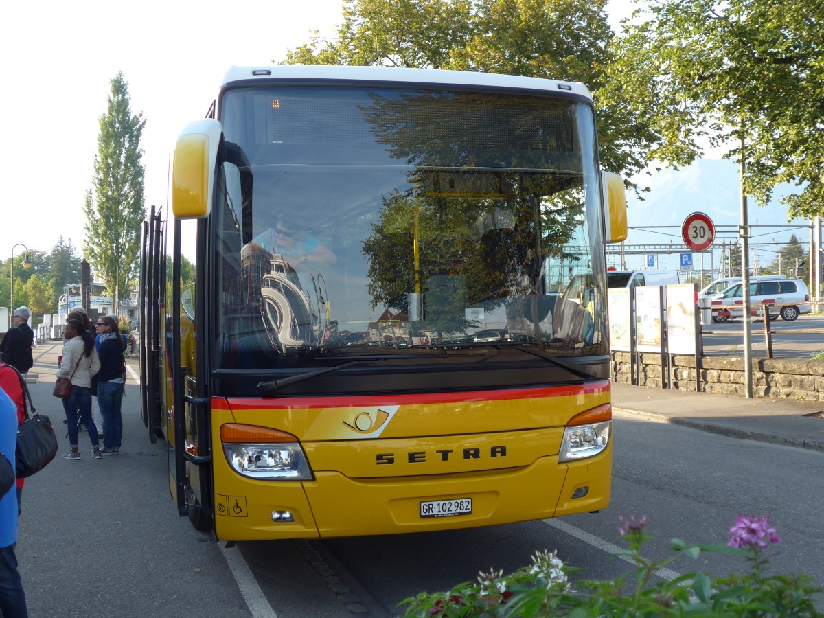 (163'735) - Bundi, Disentis - GR 102'982 - Setra am 23. August 2015 bei der Schiffl�ndte Thun