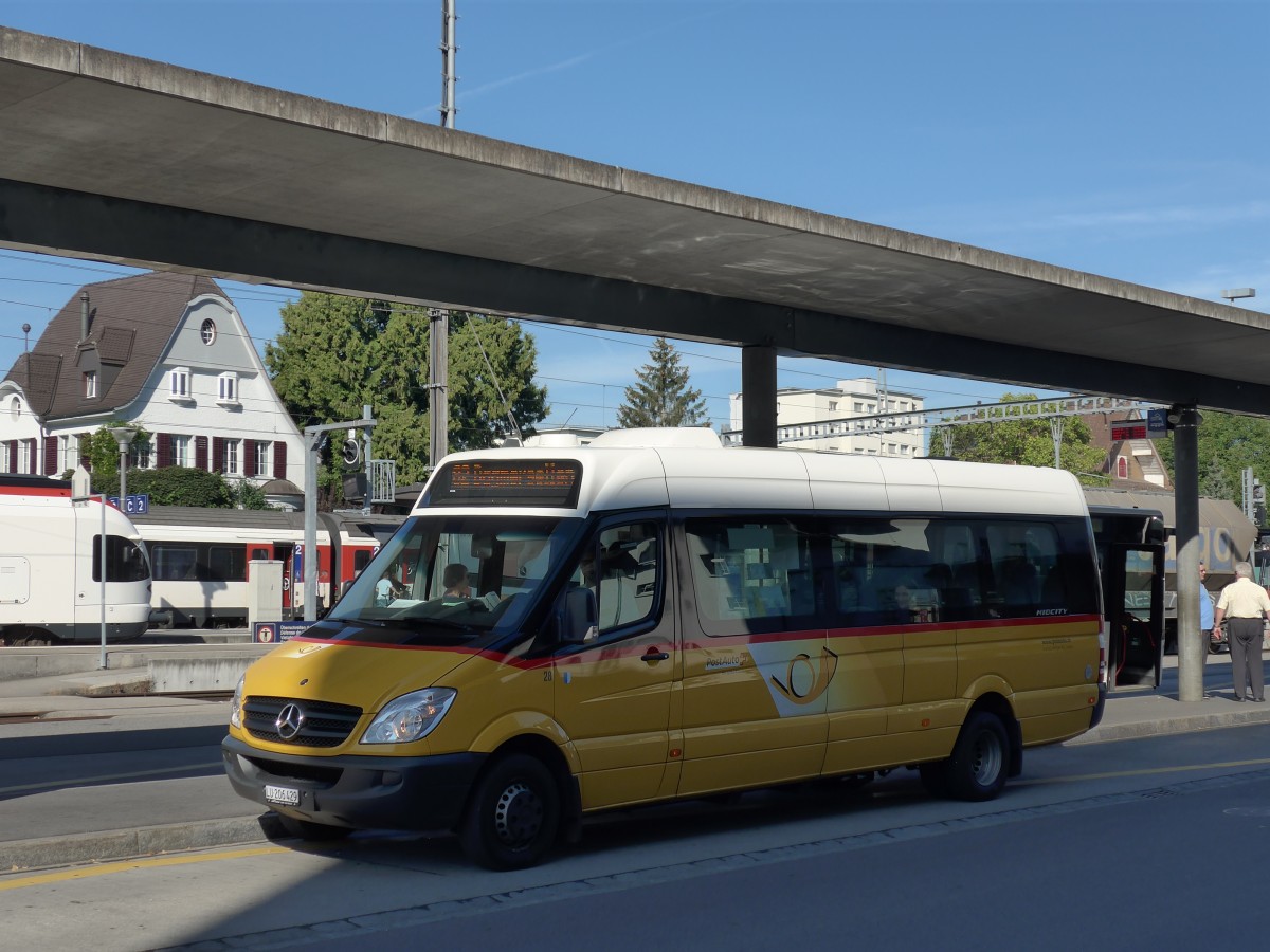 (163'874) - H�fliger, Sursee - Nr. 28/LU 206'429 - Mercedes am 29. August 2015 beim Bahnhof Sursee