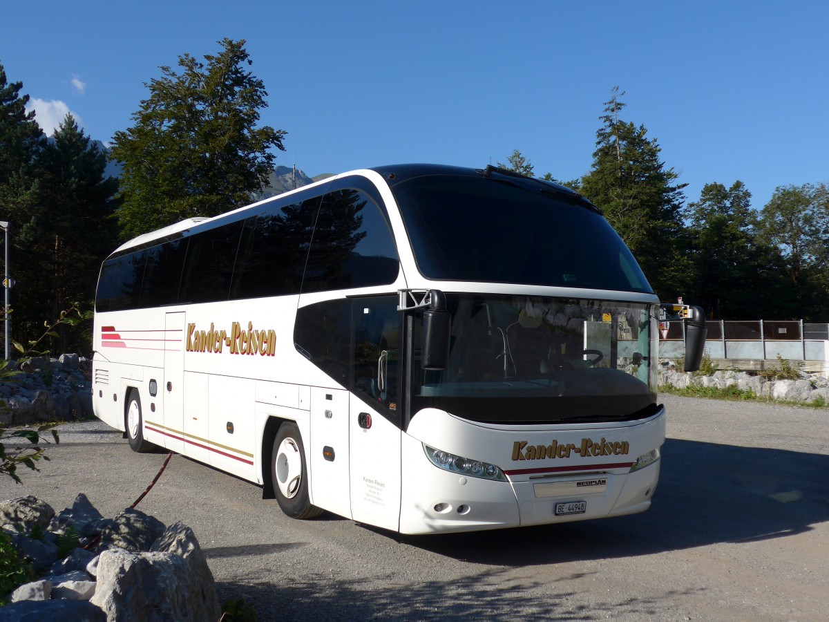 (164'291) - Kander-Reisen, Frutigen - Nr. 2/BE 44'948 - Neoplan am 31. August 2015 auf dem Br�nigpass