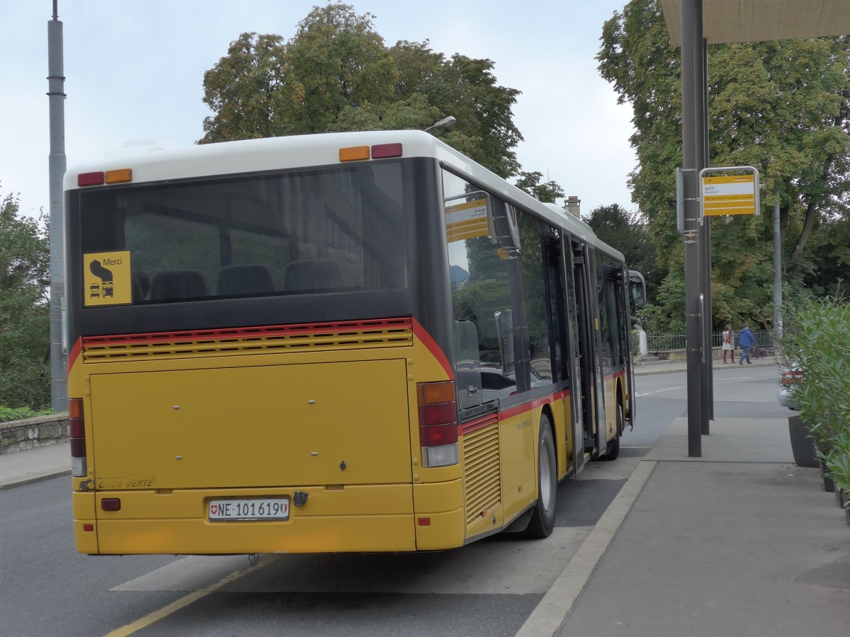 (164'759) - CarPostal Ouest - NE 101'619 - Setra am 15. September 2015 beim Bahnhof Neuch�tel