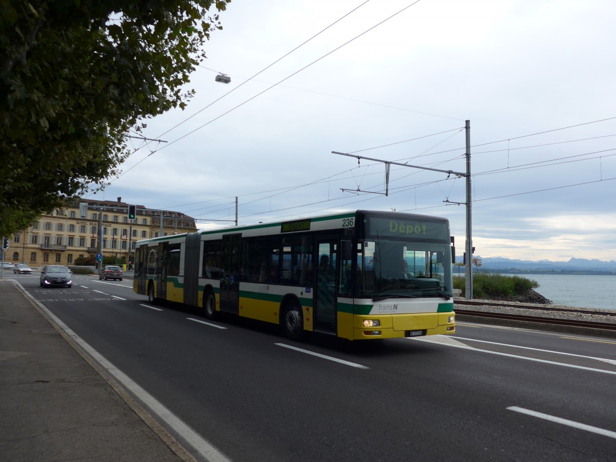 (164'781) - transN, La Chaux-de-Fonds - Nr. 236/NE 111'236 - MAN (ex TN Neuch�tel Nr. 236) am 15. September 2015 in Neuch�tel, Place Pury