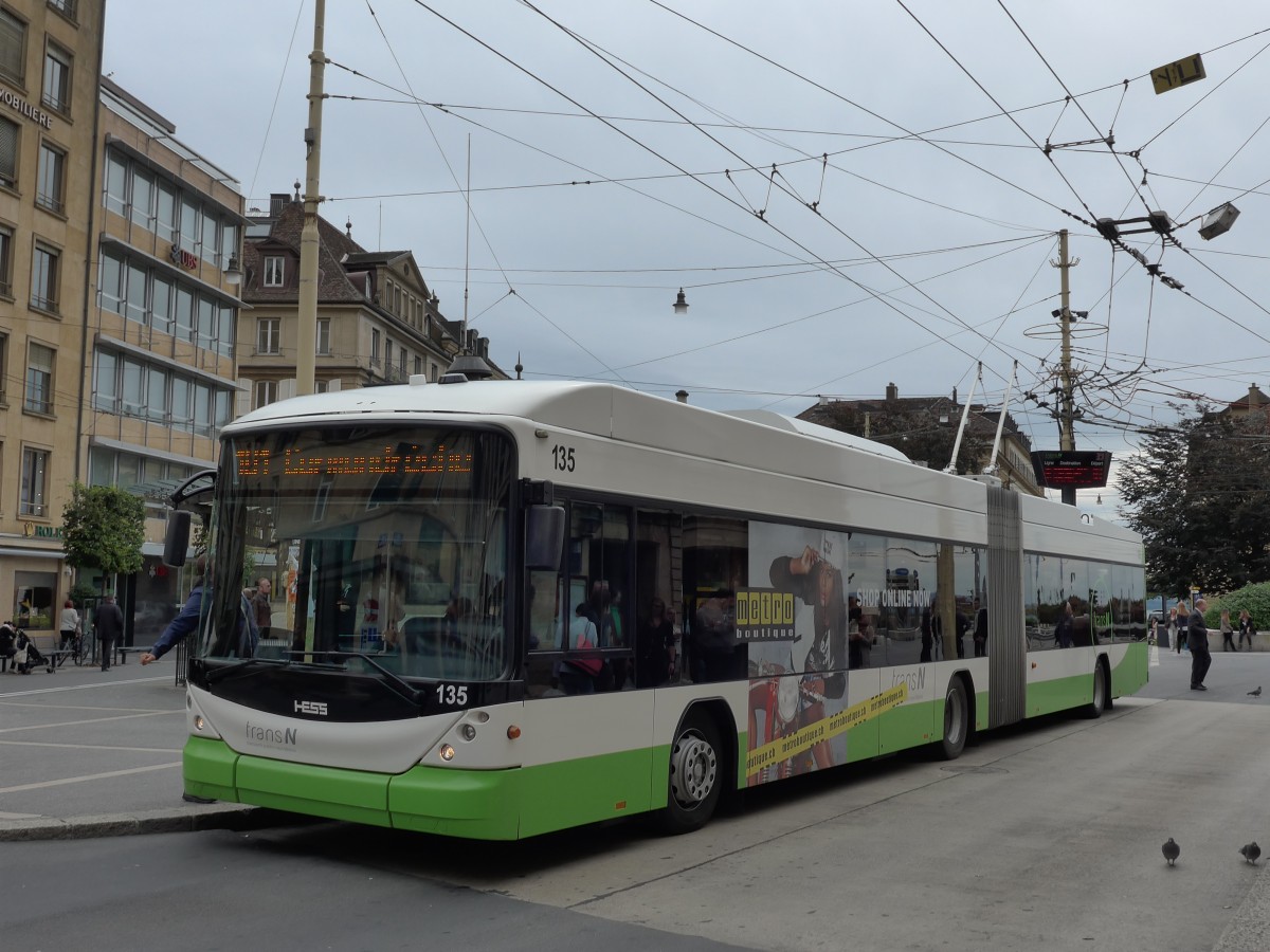 (164'803) - transN, La Chaux-de-Fonds - Nr. 135 - Hess/Hess Gelenktrolleybus (ex TN Neuch�tel Nr. 135) am 15. September 2015 in Neuch�tel, Place Pury