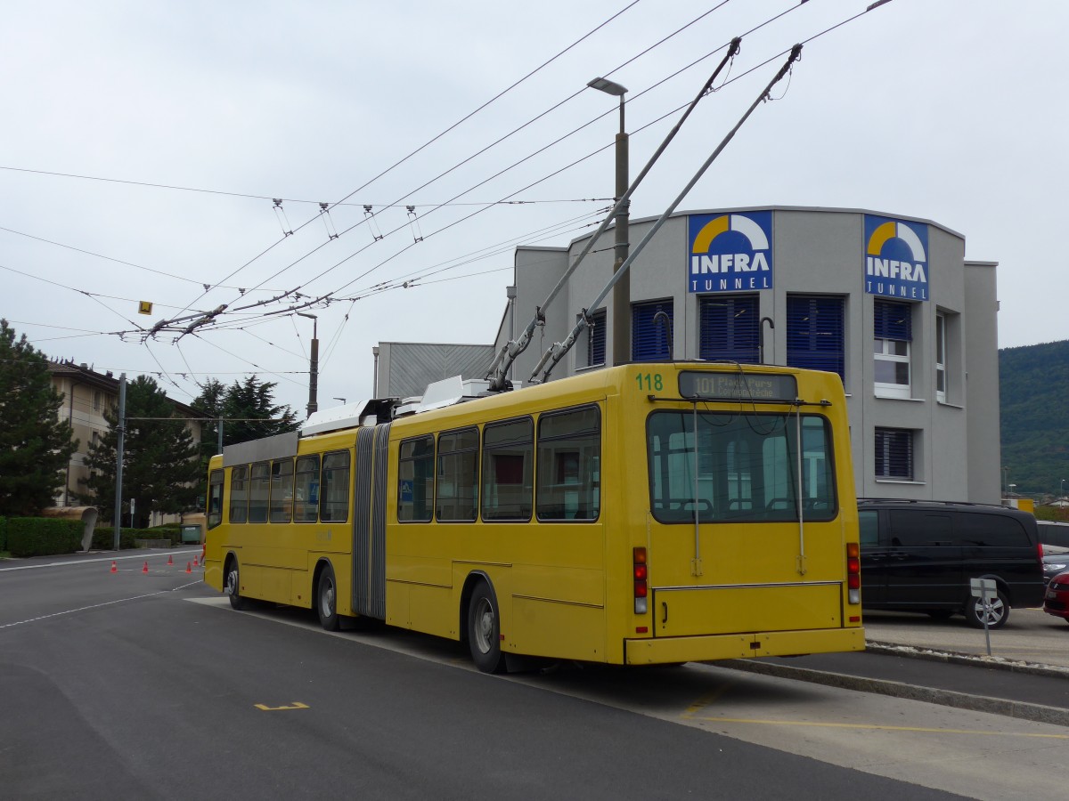 (164'824) - transN, La Chaux-de-Fonds - Nr. 118 - NAW/Hess Gelenktrolleybus (ex TN Neuch�tel Nr. 118) am 15. September 2015 beim Bahnhof Marin-Epagnier