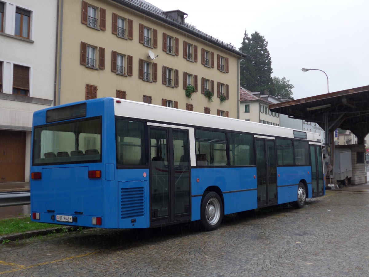 (164'919) - Meyer, G�schenen - UR 9345 - Mercedes (ex VBL Luzern Nr. 555; ex Gowa, Luzern Nr. 55) am 16. September 2015 beim Bahnhof Airolo