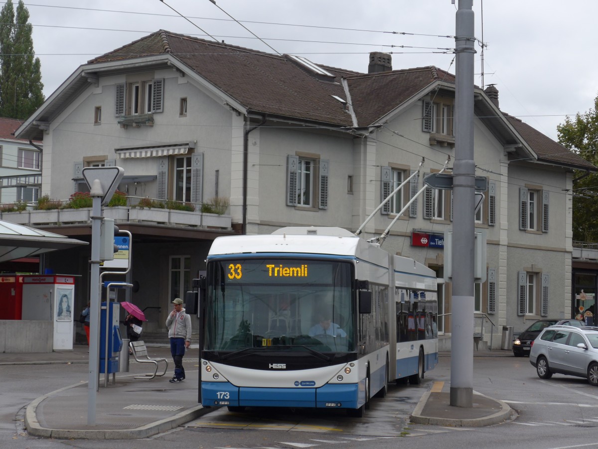 (164'958) - VBZ Z�rich - Nr. 173 - Hess/Hess Gelenktrolleybus am 17. September 2015 beim Bahnhof Z�rich-Tiefenbrunnen