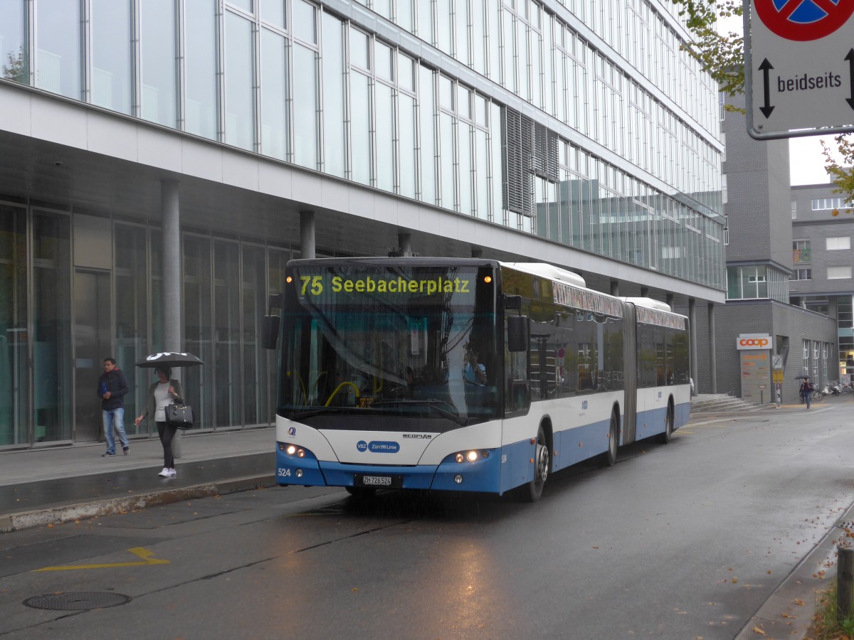 (164'998) - VBZ Z�rich - Nr. 524/ZH 726'524 - Neoplan am 17. September 2015 beim Bahnhof Z�rich-Oerlikon