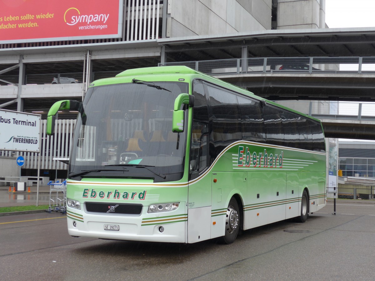 (165'003) - Eberhard, Altendorf - Nr. 4/SZ 29'271 - Volvo am 17. September 2015 in Z�rich, Flughafen