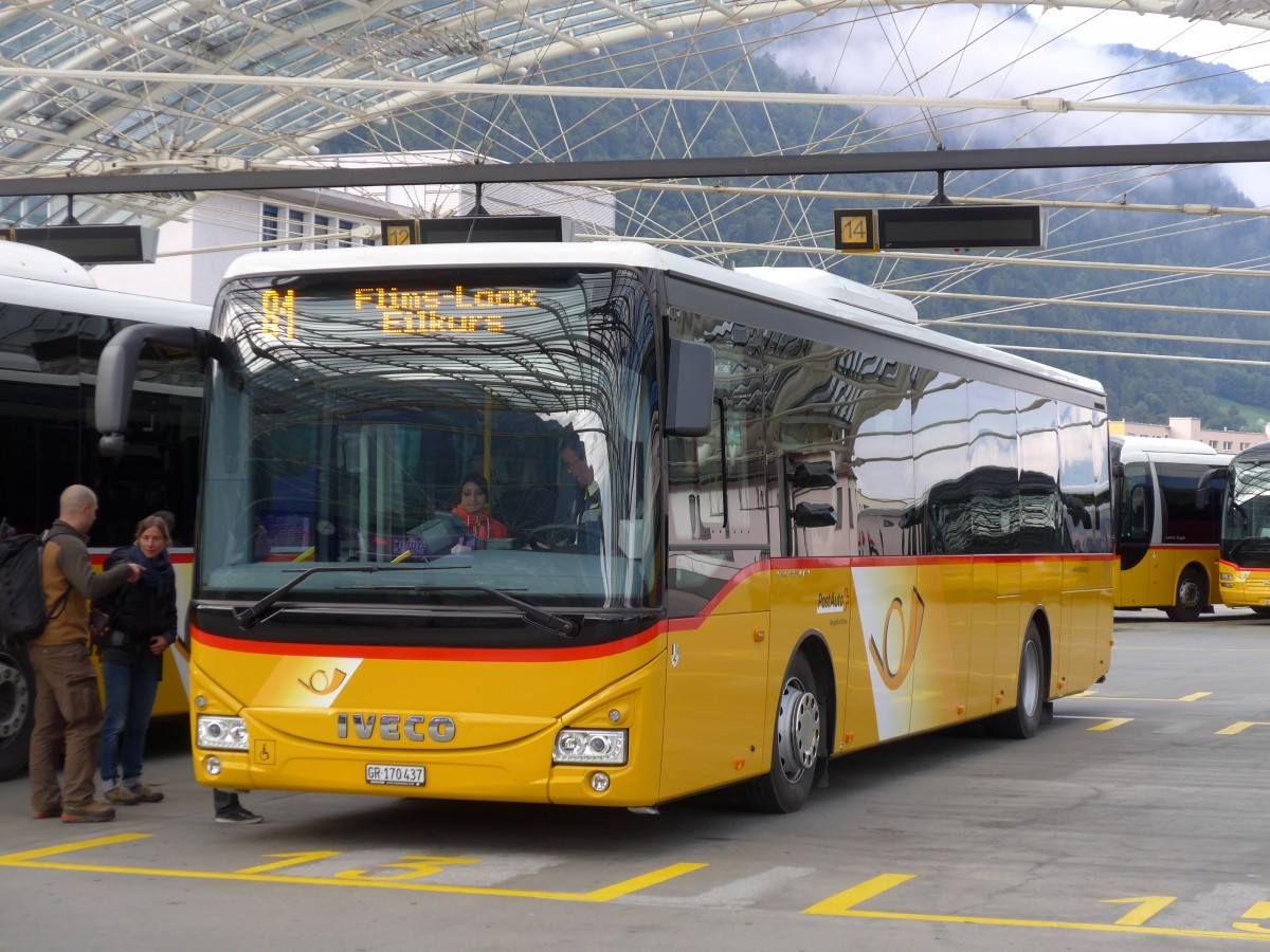 (165'176) - PostAuto Graub�nden - GR 170'437 - Iveco am 19. September 2015 in Chur, Postautostation