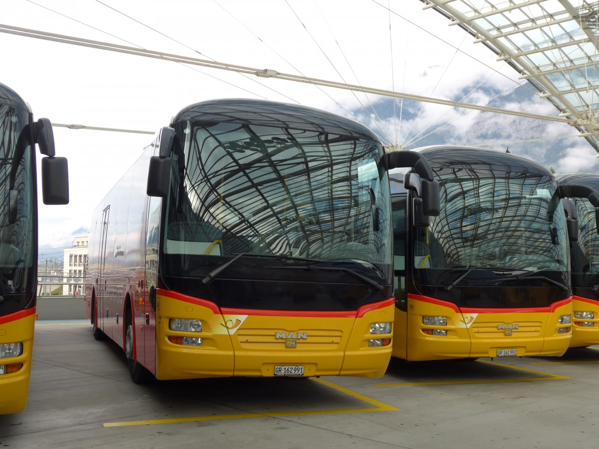 (165'185) - PostAuto Graub�nden - GR 162'991 - MAN am 19. September 2015 in Chur, Postautostation