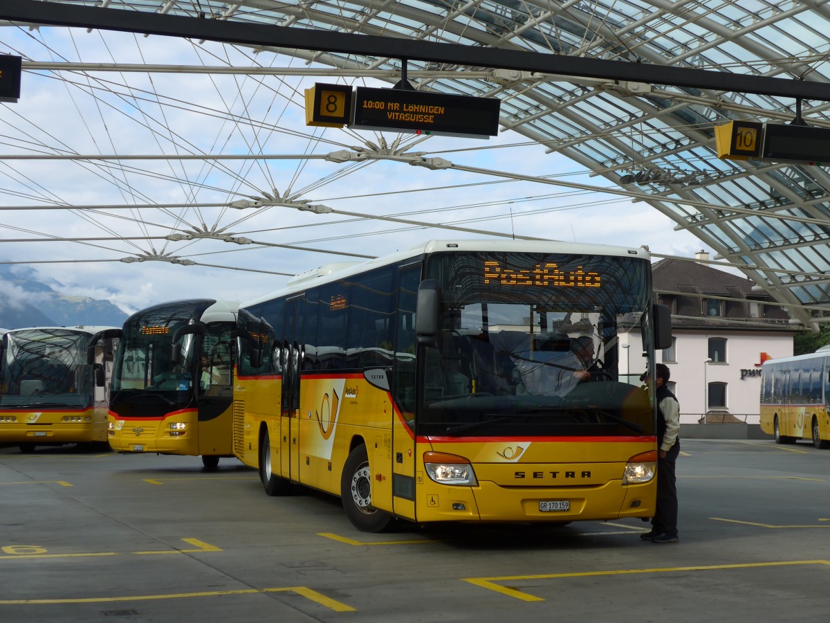 (165'233) - PostAuto Graub�nden - GR 170'159 - Setra am 19. September 2015 in Chur, Postautostation