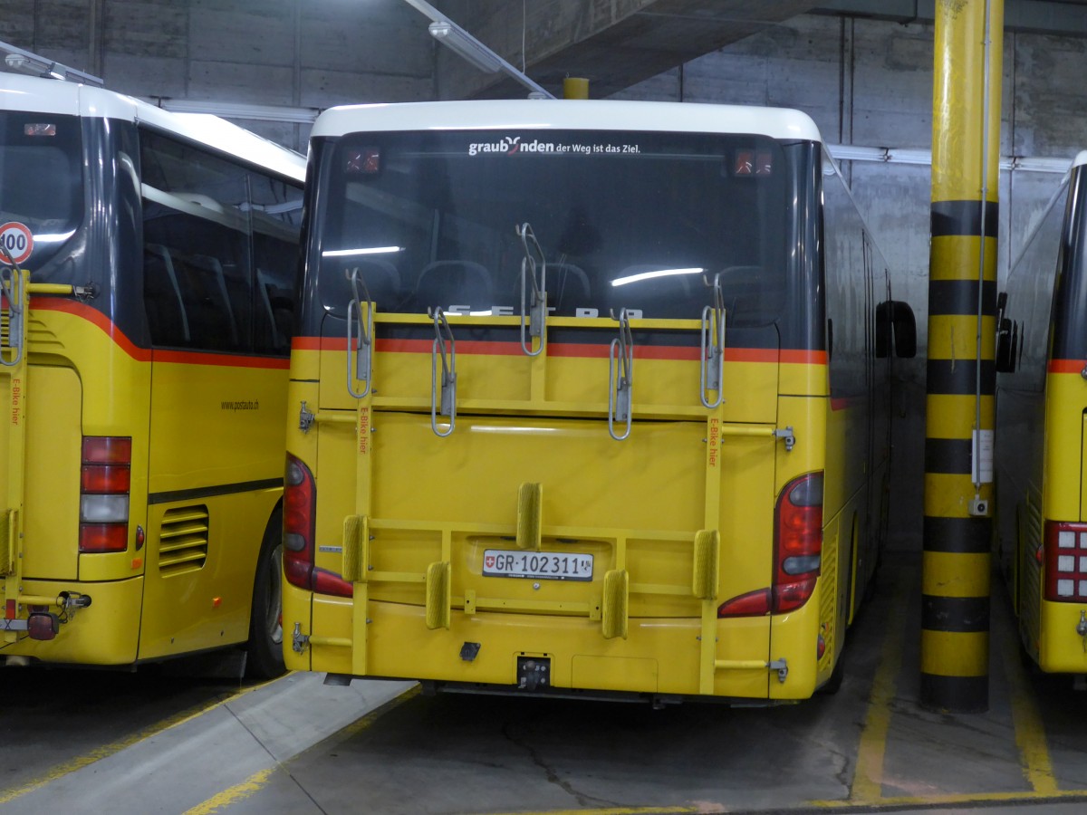 (165'433) - PostAuto Graub�nden - GR 102'311 - Setra am 19. September 2015 in Thusis, Postautostation