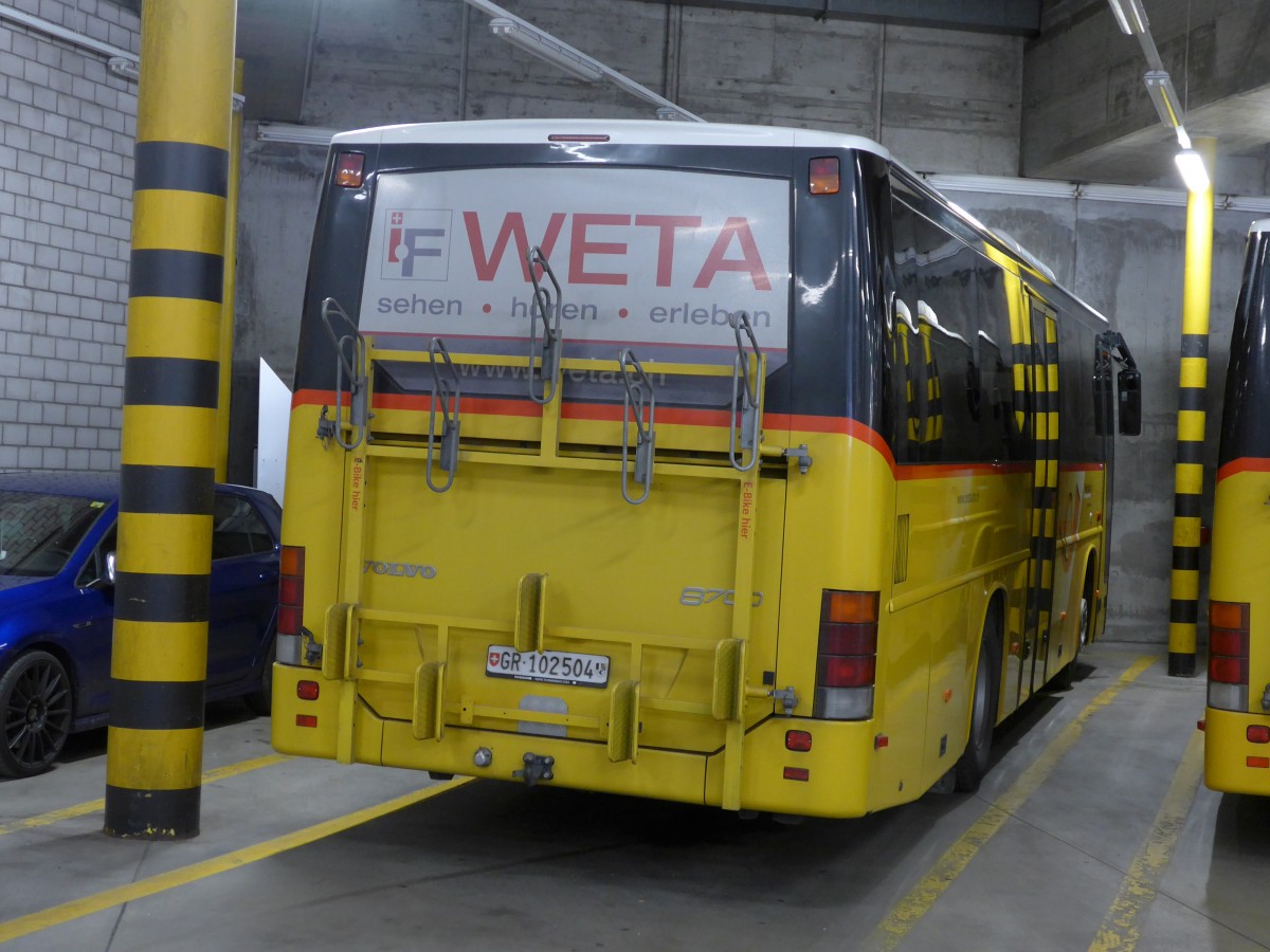 (165'436) - PostAuto Graub�nden - GR 102'504 - Volvo am 19. September 2015 in Thusis, Postautostation