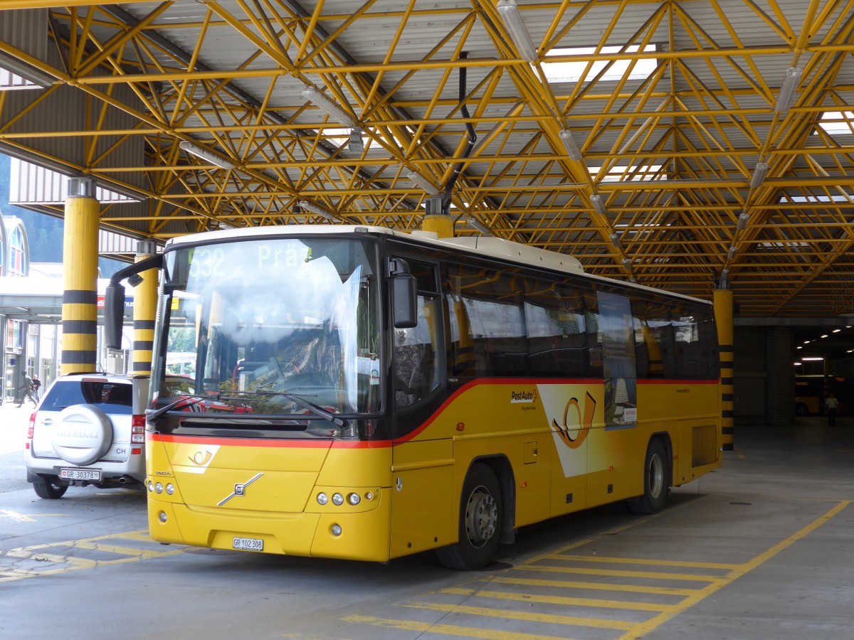 (165'437) - PostAuto Graub�nden - GR 102'308 - Volvo am 19. September 2015 in Thusis, Postautostation