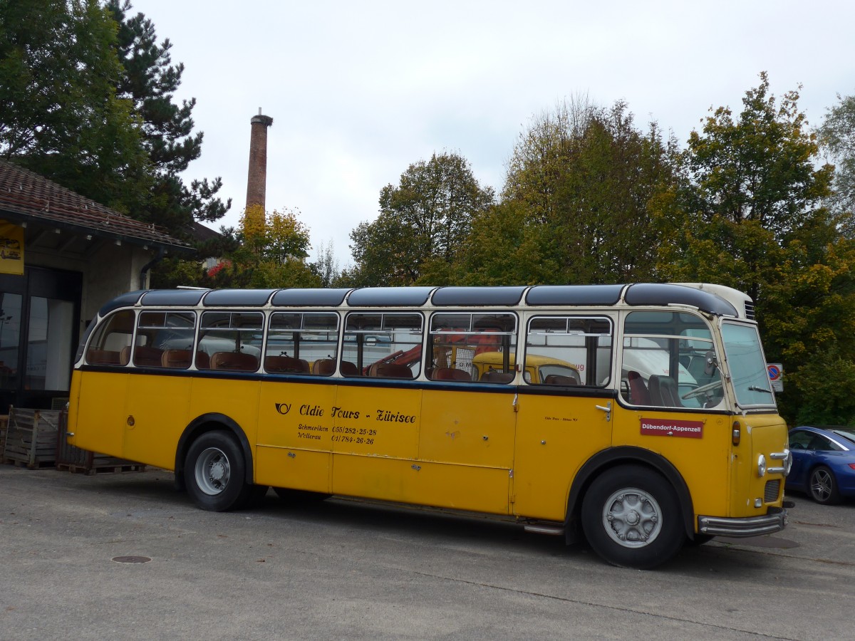 (166'170) - Oldie-Tours Z�risee, Wollerau - Nr. 21 - Saurer/Saurer (ex Marchetti, Airolo; ex P 24'119) am 10. Oktober 2015 in Uznach, Garage