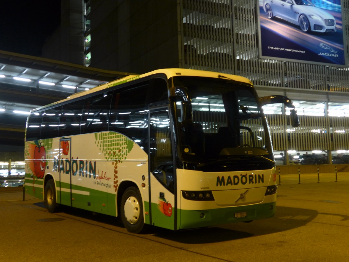 (166'570) - Mad�rin, M�rstetten - TG 90'463 - Volvo am 6. November 2015 in Z�rich, Flughafen