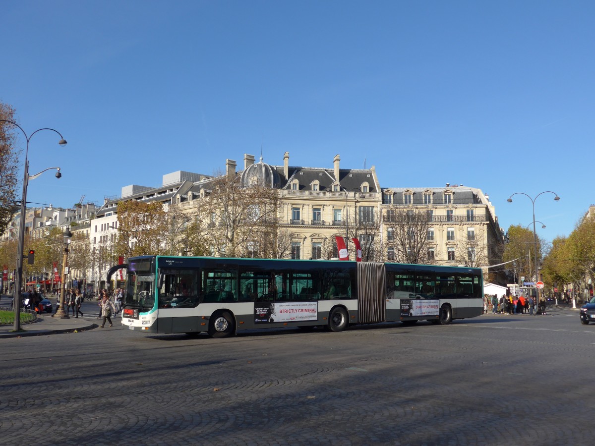 (166'665) - RATP Paris - Nr. 4668 - MAN am 15. November 2015 in Paris, Champs-Elys�es