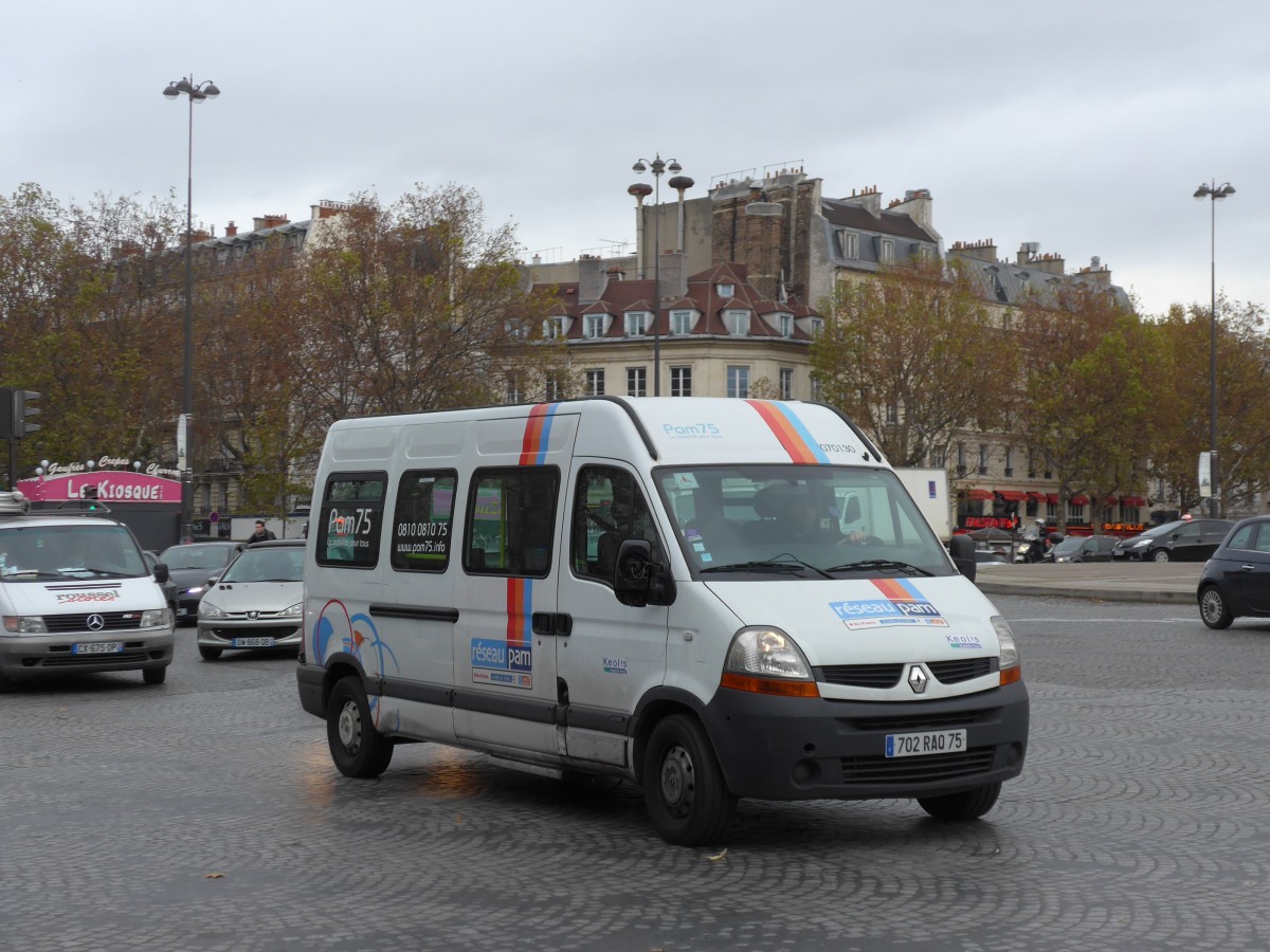 (166'793) - Pam75, Paris - 702 RAQ 75 - Renault am 16. November 2015 in Paris, Bastille