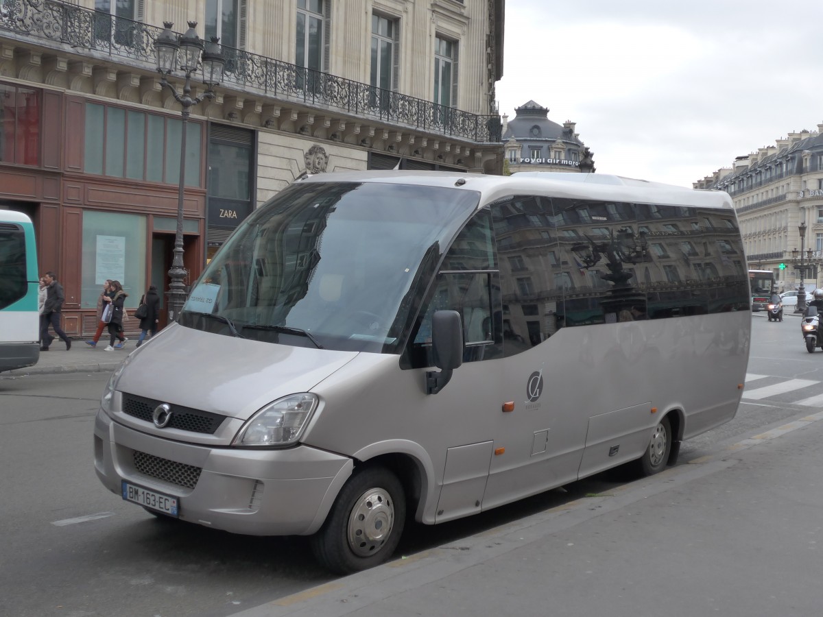 (166'958) - JG Tourisme - BM 163 EC - Irisbus am 16. November 2015 in Paris, Op�ra