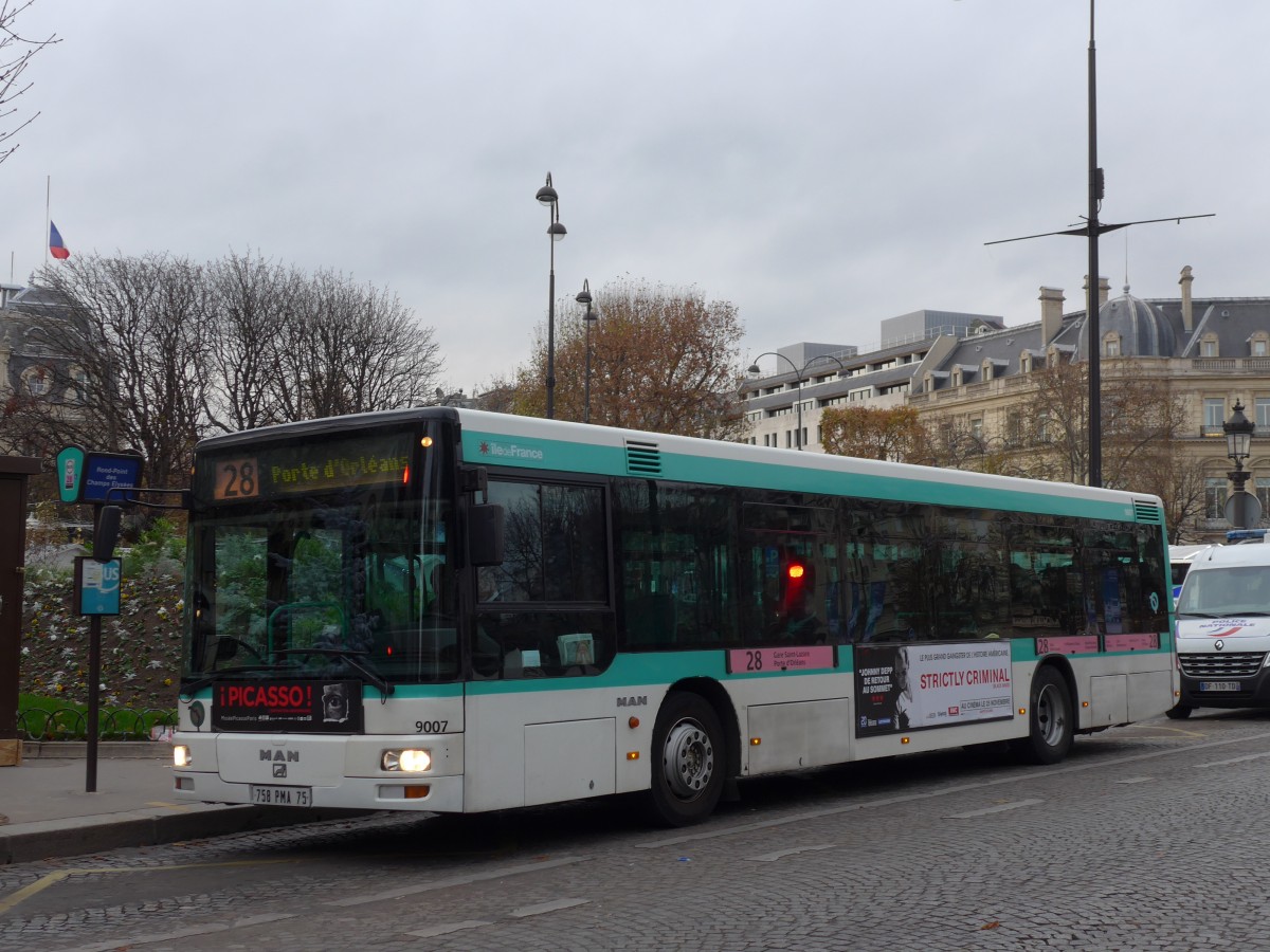 (167'006) - RATP Paris - Nr. 9007/758 PMA 75 - MAN am 16. November 2015 in Paris, Champs-Elys�es