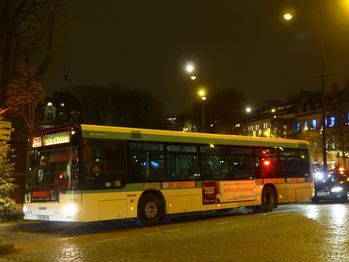 (167'038) - RATP Paris - Nr. 9004/753 PMA 75 - MAN am 16. November 2015 in Paris, Champs-Elys�es